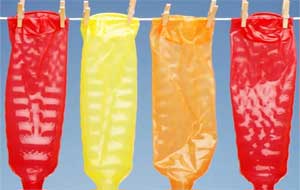 Gekleurde condooms die uitdrogen
