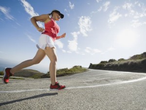 a-vrouw-oefent-hardlopen-een-van-de-5-beste-sporten-om-snel-te-verliezen